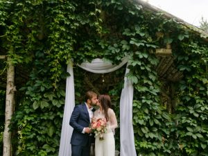 fotograf nunta braila miri in gradina sedinta foto locatie naturala romantica
