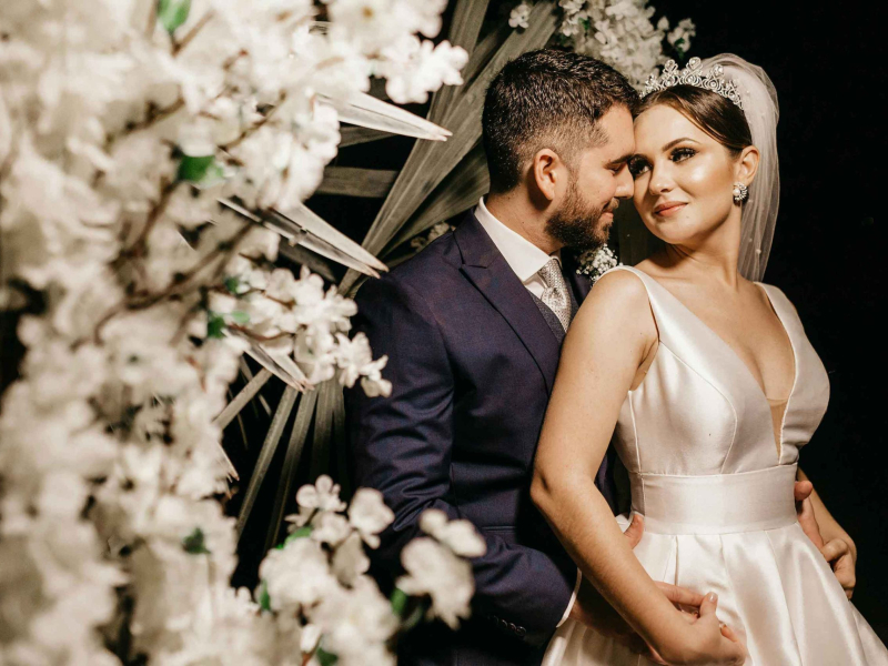 fotograf nuntă Brăila – portret artistic miri în lumină dramatică